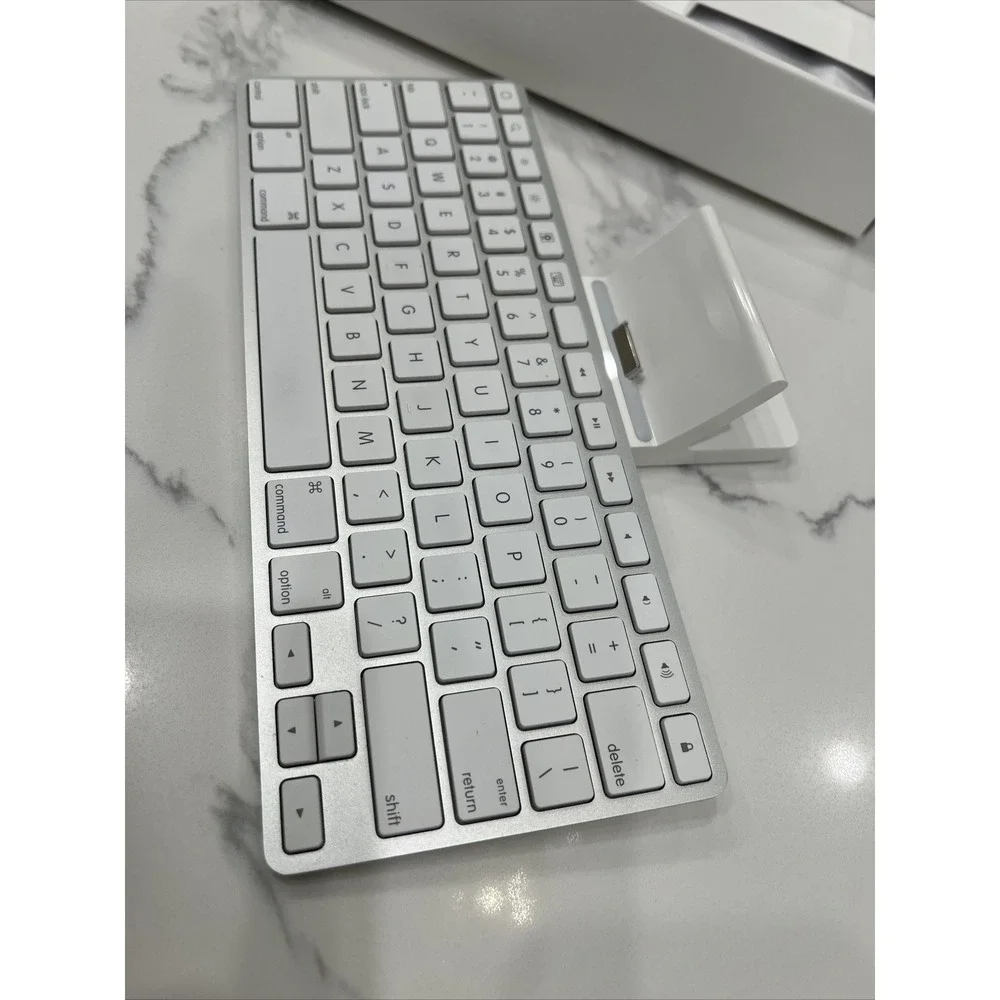 NICE  Genuine Apple A1359 Keyboard Dock for 30-Pin iPad (1st/2nd/3rd Generation)